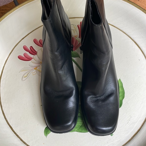 Brand new black, leather booties size 10M by Saint Johns Bay - Picture 4 of 13
